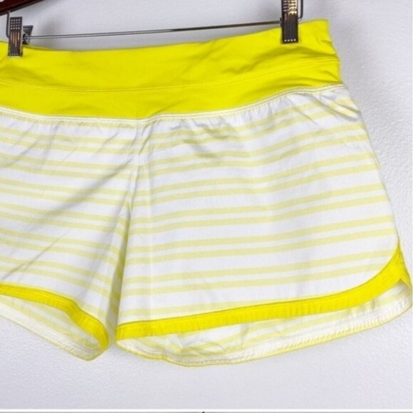 Lululemon Groovy Run Short Twin Stripe Sizzle Yellow White Lined Stretch Size 8 - Picture 4 of 6